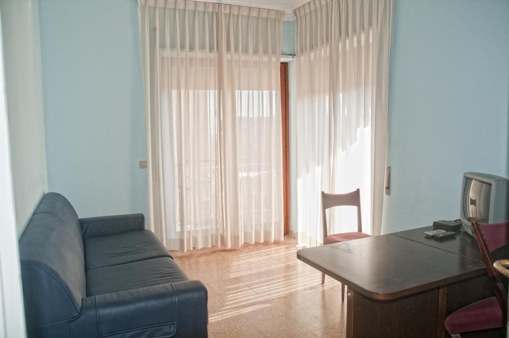 Residence Riva Gaia Terracina Zimmer foto
