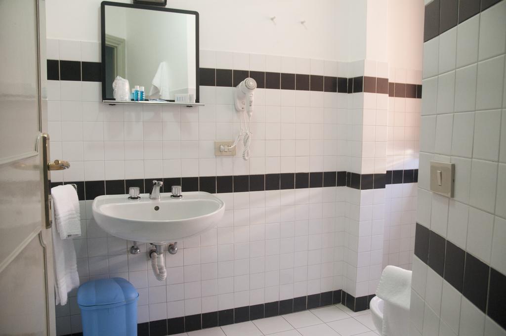 Residence Riva Gaia Terracina Zimmer foto